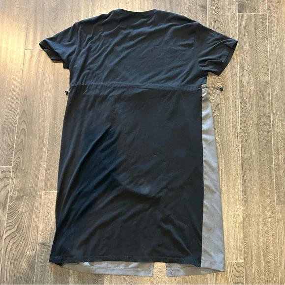 Chic Gray Dress with Lace Detail and Flowy Skirt - Picture 7 of 7